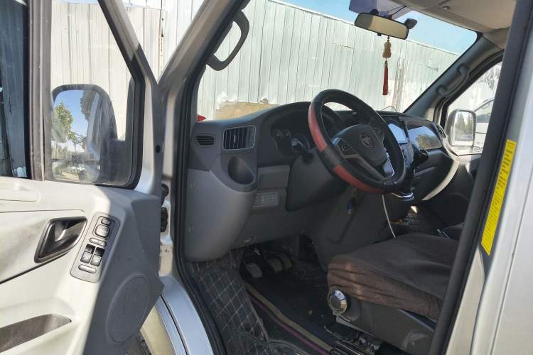 Used Foton Toano 2024 Joyear Multi-Function 2.0T Manual Long-Wheelbase Mid-Roof Model with Single Rear Tire Available in 5/6/7/9-Seater Configurations