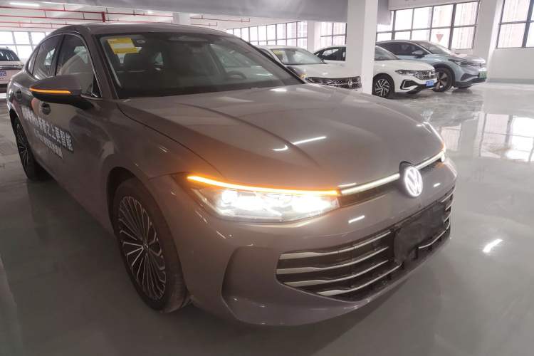 Used Volkswagen Passat 2025 Pro 380TSI Dragon Supreme Edition
