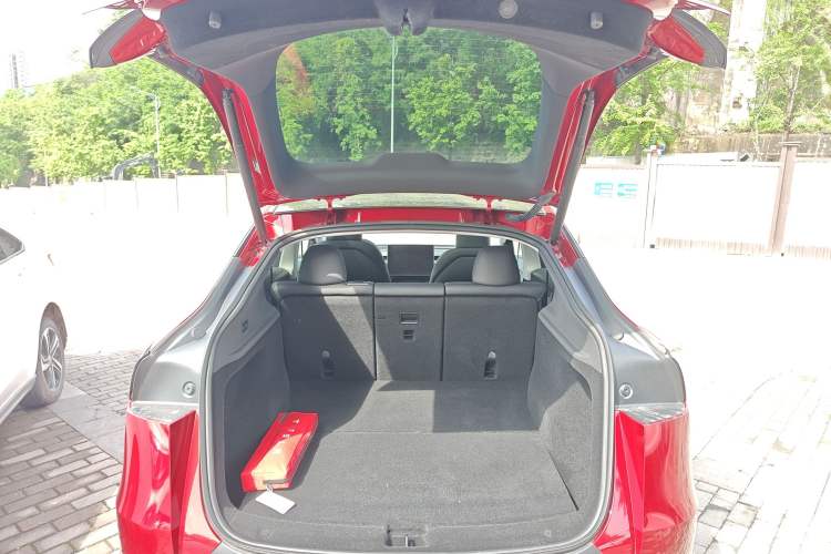 Used Tesla Model Y 2025 Rear-Wheel-Drive Version Trunk