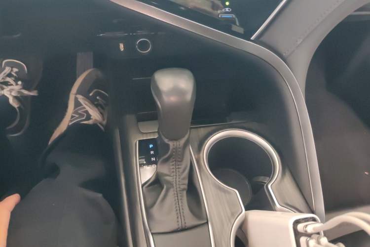 Used Toyota Camry 2021 2.0G Luxury Edition
