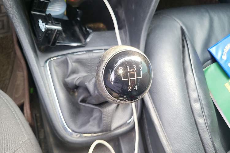 Used Volkswagen Jetta 2015 1.6L Manual Comfort Model Gear Lever