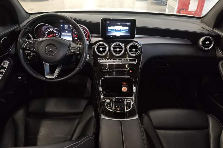 Used Mercedes-Benz GLC 2018 GLC 260 4MATIC Luxury Model