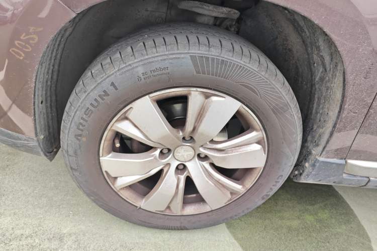 Used Peugeot 2008 2014 1.6L Manual Fashion Edition Left Front Wheel Hub