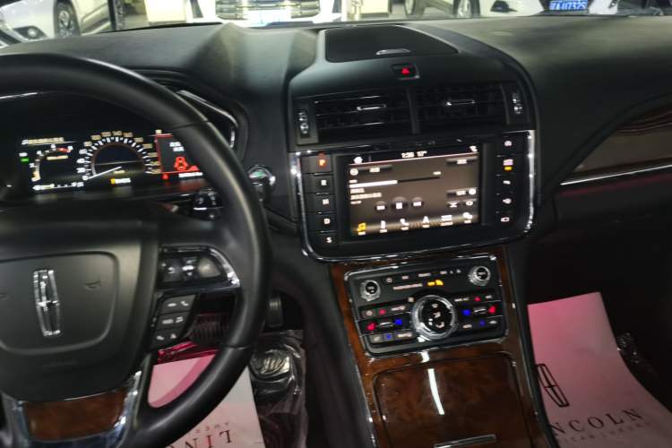 Used Lincoln Continental 2019 2.0T Two-Wheel Drive Prestige Version China VI Standard
