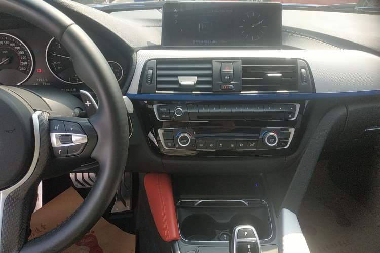 Used BMW 3 Series 2018 320i M Sport Package Audio And AC Panel