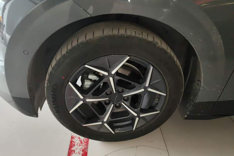 Used Lynk & Co Z20 2025 530 km Range Rear-Wheel Drive Pro Left Front Wheel Hub