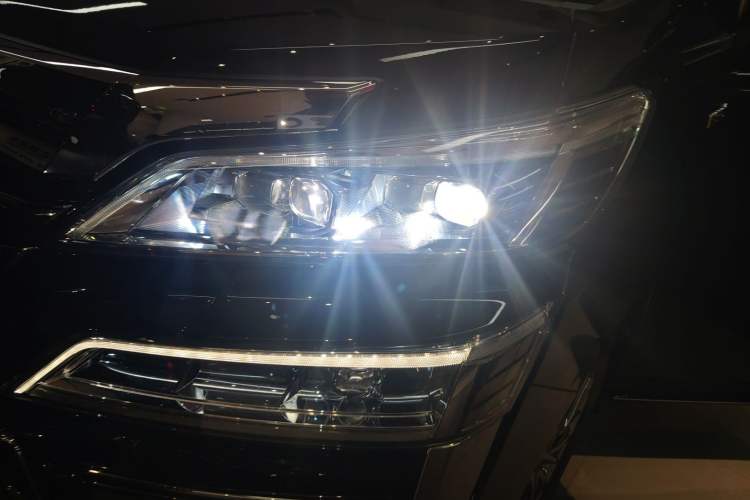 Used Toyota Vellfire 2021 Crown Dual-Engine 2.5L HV Supreme Edition
