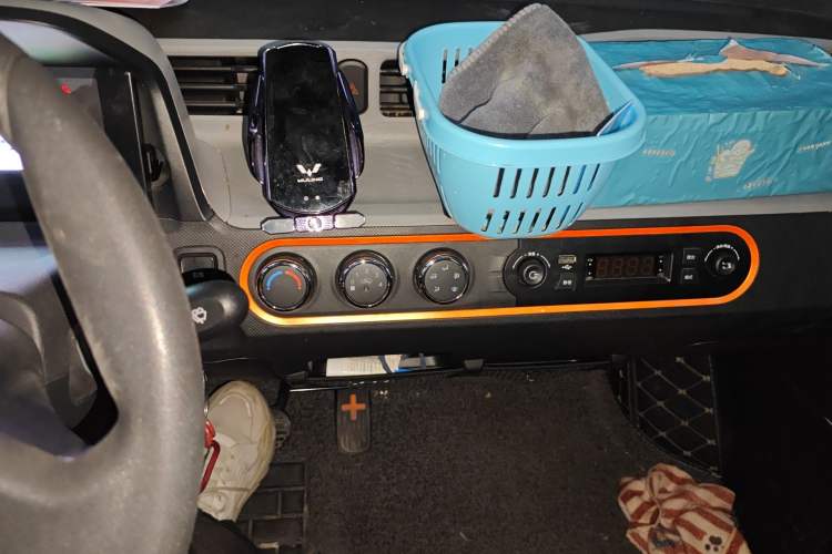 Used Wuling Hongguang MINIEV 2022 Easy Version Lithium Iron Phosphate Audio And AC Panel