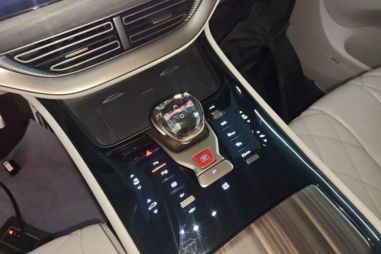 Used Denza D9 2022 DM-i 970 Four-Wheel Drive Flagship Model Gear Lever