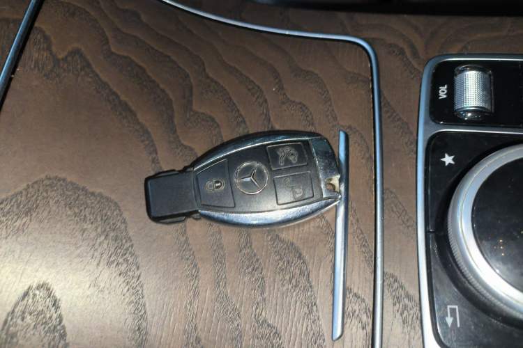 Used Mercedes-Benz GLC 2017 GLC 300 4MATIC Sport Edition Vehicle Key