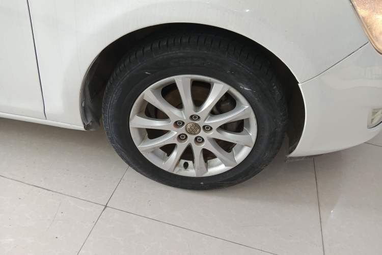 Used Buick GT 2010 XT 1.8L Automatic Fashion Edition Right Front Wheel Hub