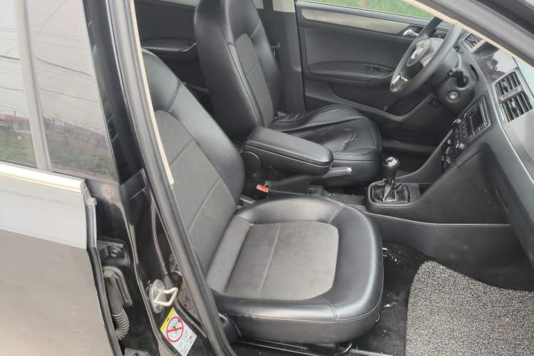 Used Volkswagen Santana 2015 1.6L Manual Comfort Edition Right Front Seat