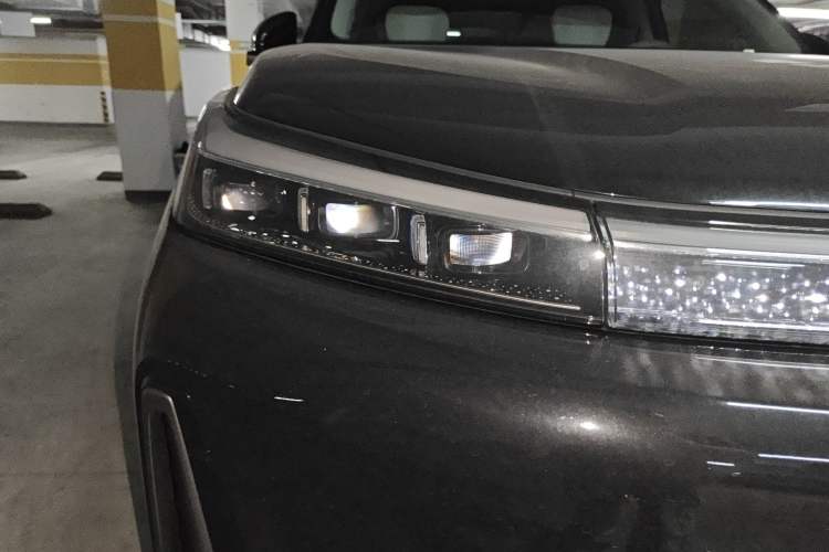 Used Geely Galaxy M9 2025 Model 210km Four-Wheel-Drive Leading Edition
