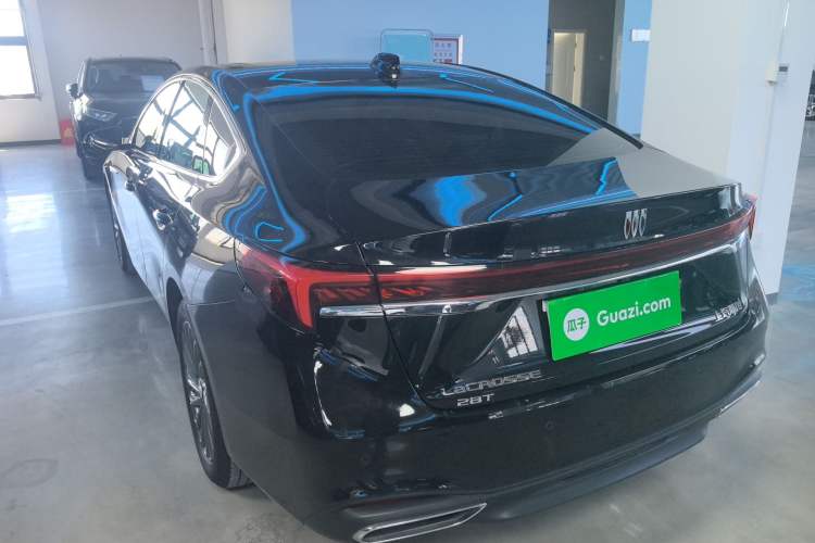 Used Buick LaCrosse 2025 28T Platinum Edition