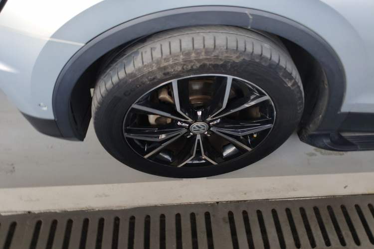 Used Volkswagen Tiguan L 2018 330TSI Automatic Two-Wheel Drive Flagship Edition Exterior 4