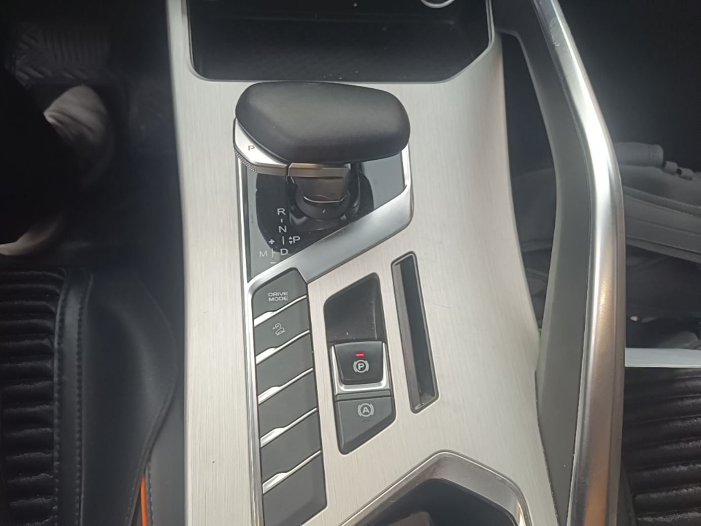 Geely Auto Coolray 2023 1.5T DCT Platinum Edition — снимка 16