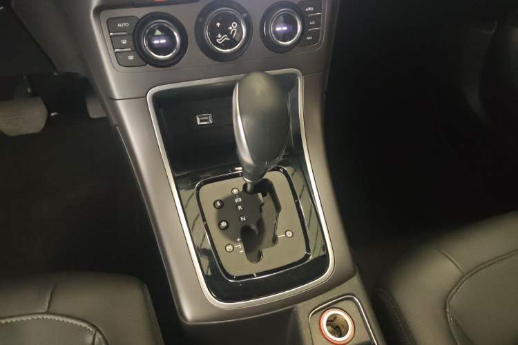 Used Citroen C4 Sega 2016 1.6L Automatic Luxury Model Gear Lever