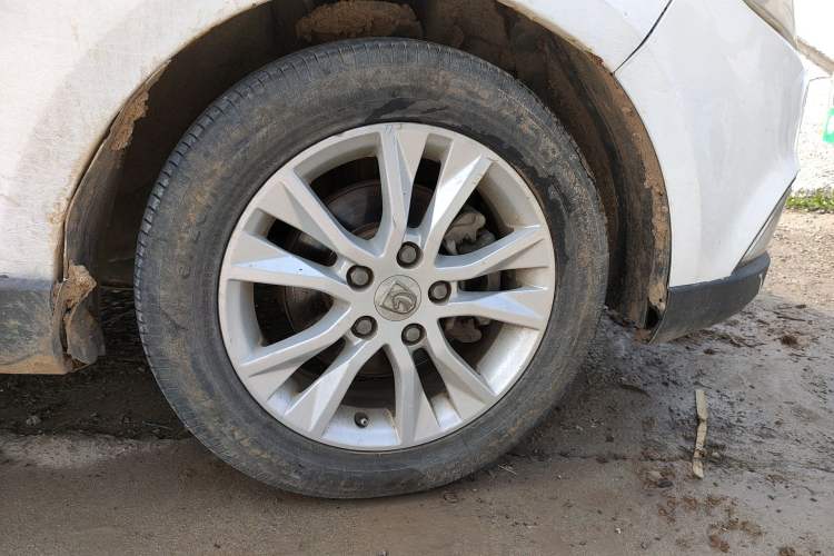 Used Baojun 730 2014 1.8L manual Comfort trim 7-seater Right Front Wheel Hub