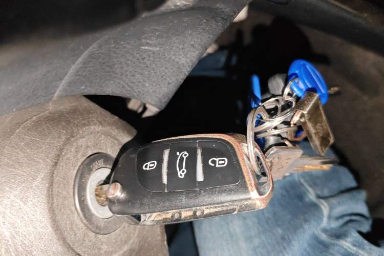 Used Toyota YARiS L Zhi Xuan 2015 1.5E Automatic Charm Edition
