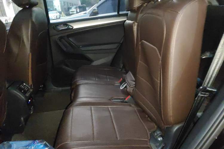 Used Volkswagen Tiguan L 2018 330TSI Automatic Two-Wheel Drive Luxury Edition Left Rear Seat