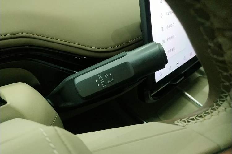 Used Hyptec HT 2023 670 Rear-Drive Ultra-High-Voltage NDA Version Gear Lever