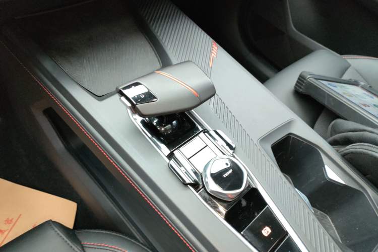 Used CHANGAN OSHAN Z6 2022 Blue Whale 1.5T DCT Luxury Model Gear Lever