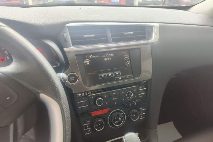 Used DS 6 2014 1.6T Luxury Edition THP160
