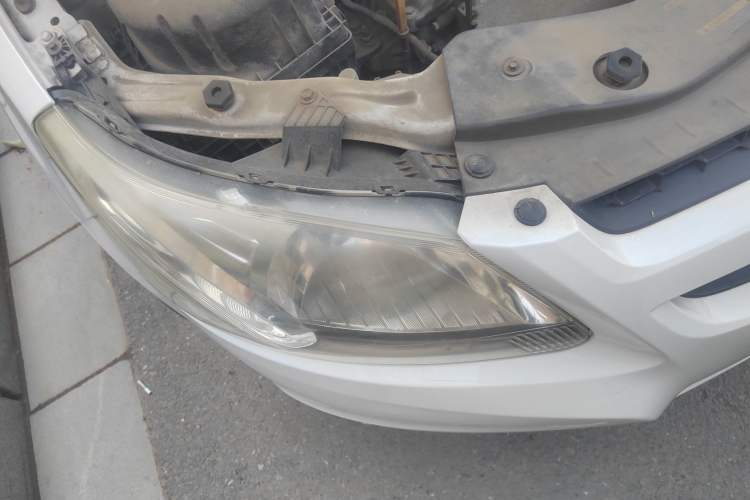 Used Chevrolet Sail 2013 Sedan 1.2L Manual Fashionable Happiness Edition Right Front Headlight