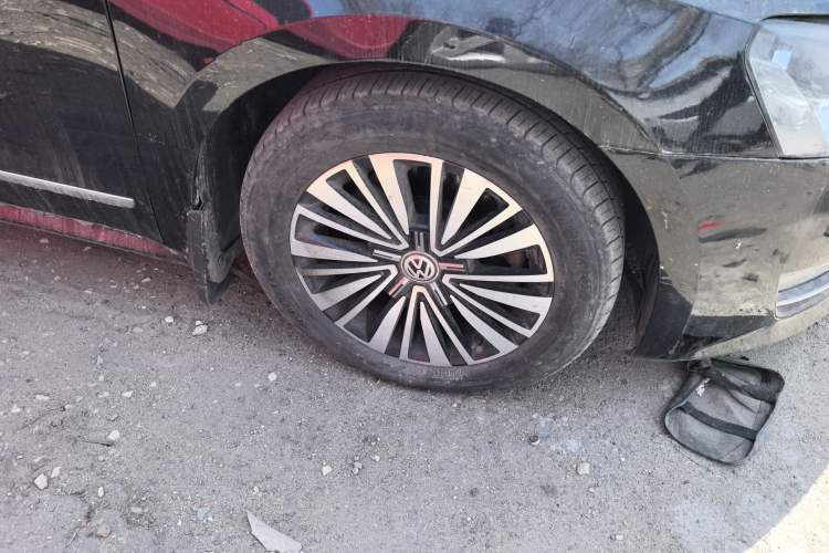 Used Volkswagen Passat 2014 1.4TSI DSG Prestige Edition Right Front Wheel Hub