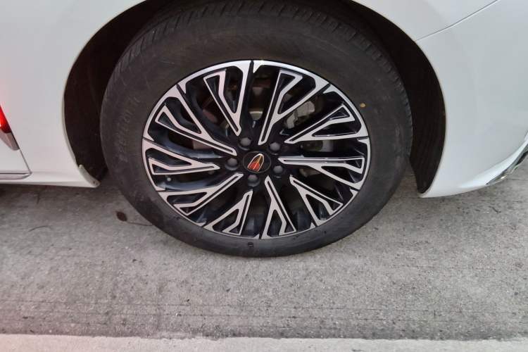 Used Hongqi H5 2025 2.0T Automatic Flag Edition – 500 000 Units Commemorative Version