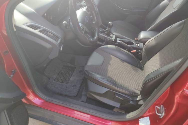 Used Ford Focus 2012 Hatchback 1.6L Manual Fashion Edition
