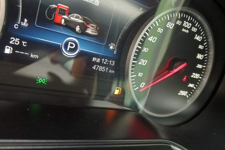 Used Hongqi H5 2022 Classic Model 1.5T DCT Flagship Edition Odometer Close Up