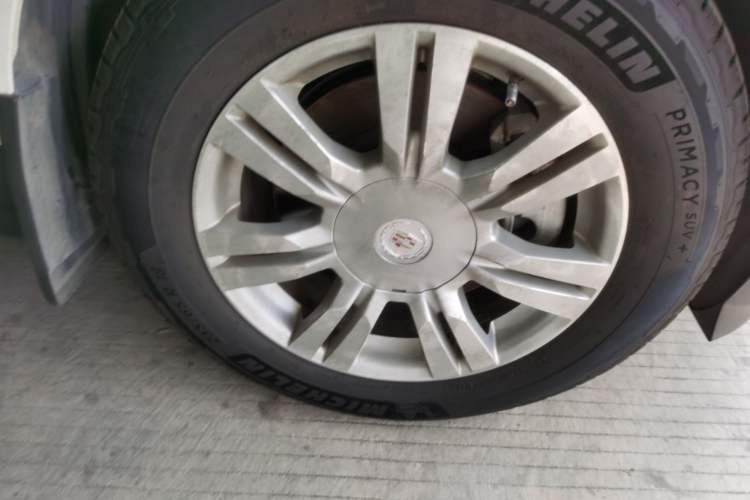 Used Cadillac SRX 2014 3.0L Luxury Model Right Front Wheel Hub