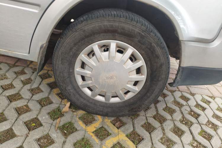 Used JMC Transit 2017 2.8T Commercial Version Long Wheelbase Mid-Roof 6/7/8-Seater JX493 Right Front Wheel Hub