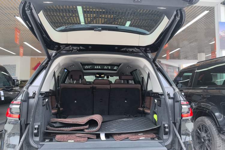 Used BMW X7 2023 xDrive40i Luxury Package with Leading Features