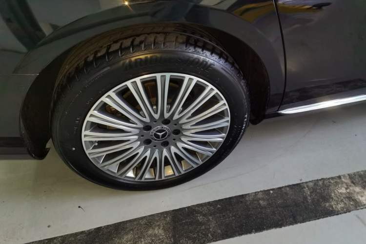 Used Mercedes-Benz E-Class 2023 Updated E 300 L Luxury Edition Right Rear Wheel Hub