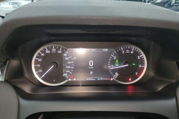 Used Land Rover Discovery Sport 2020 200 PS Family Edition Instrument Cluster