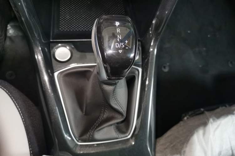 Used Volkswagen Tharu 2026 Model Xinrui 1.5L Ruiyi Edition Gear Lever