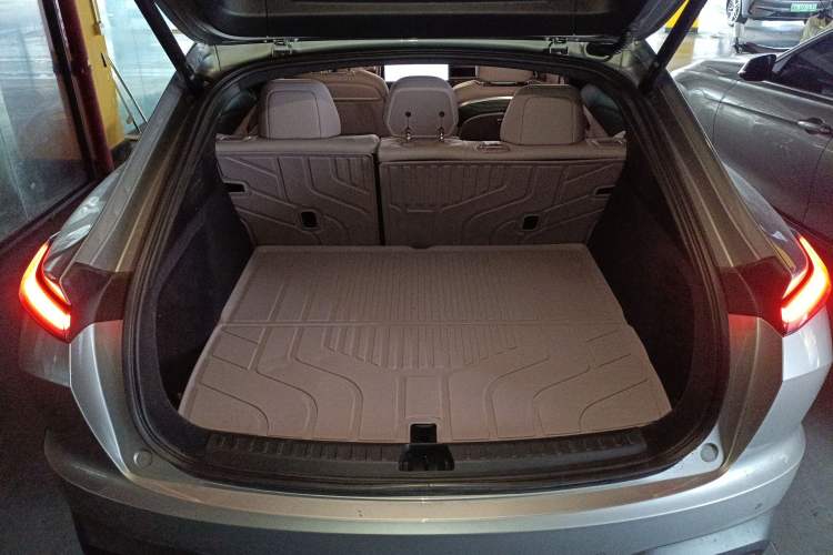 Used ONVO L60 2024 60 kWh Rear-Drive Version