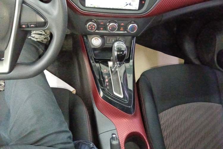 Used Nissan Lannia 2019 1.6L CVT Smart Connect Smart Cool Version China V Standard Gear Lever