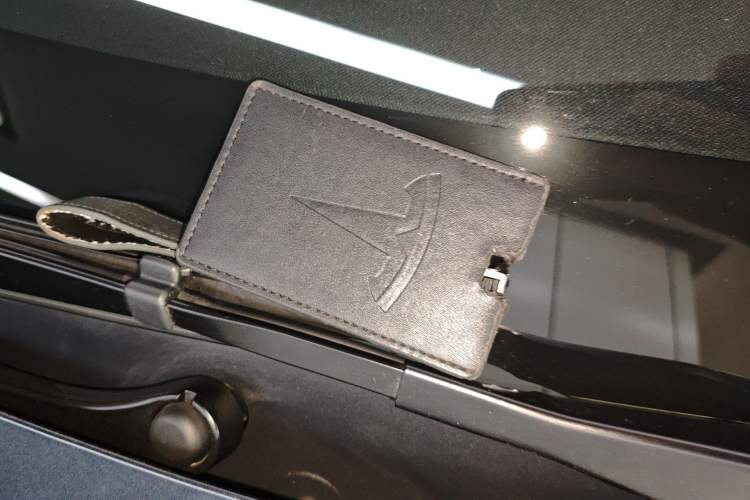 Used Tesla Model Y 2025 Long-Range All-Wheel-Drive Version
