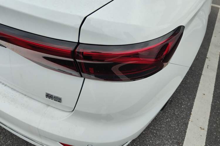 Used Geely Auto Emgrand 2025 4th Generation 1.5L CVT Longteng Edition Right Rear Taillight