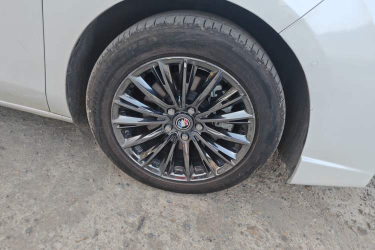 Used Buick GL8 2023 ES Lu Zun Comfort Model Right Front Wheel Hub