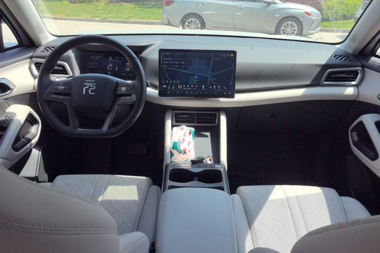 Used BYD Yuan UP 2025 Intelligent Driving Version 401 KM Dynamic Edition Center Console