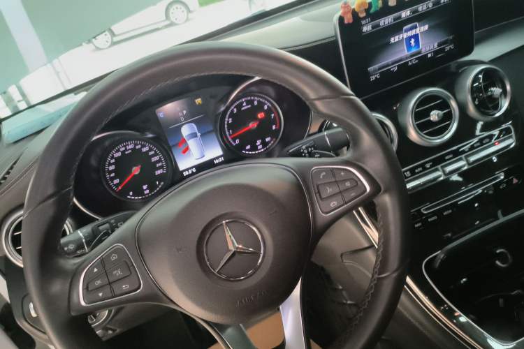 Used Mercedes-Benz GLC 2018 GLC 260 4MATIC Dynamic Edition Gear Lever