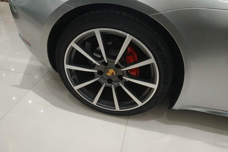 Used Porsche 718 2020 Cayman 2.0T Right Rear Wheel Hub