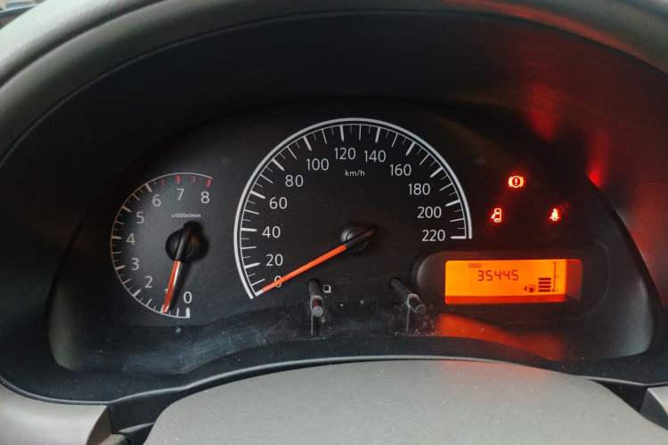 Used Nissan Sunny 2015 1.5XE Manual Comfort Edition Instrument Cluster