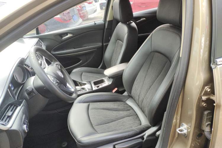 Used Buick Verano 2017 Sedan 20T Dual-Clutch Leading Model Left Front Seat