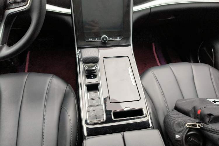 Used Roewe RX5 MAX 2021 Supreme Series 300TGI Automatic Luxury Cabin Edition Gear Lever