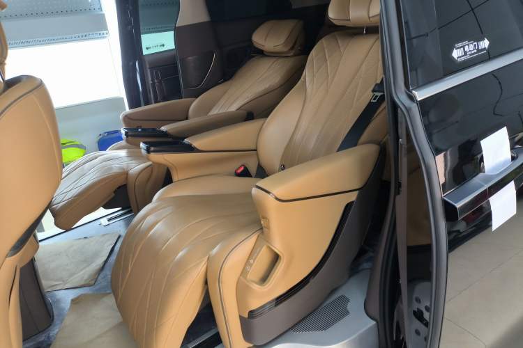 Used Denza D9 2022 DM-i 1040 Prestige Model